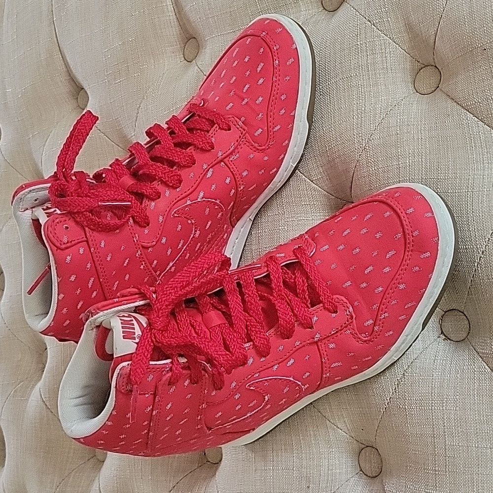 Nike Sky Hi Dunk Hidden Wedge Sneaker  red printed  sz 8.5 style 543258